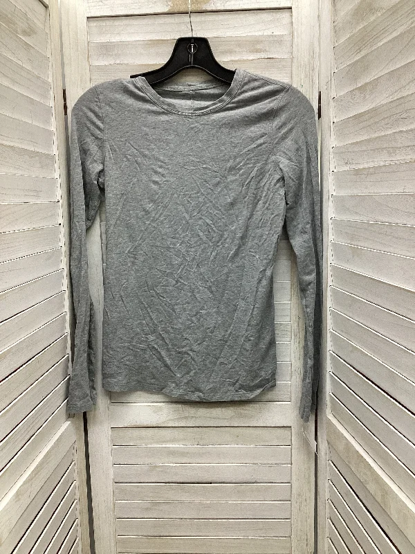 Basic shirt Athletic Top Long Sleeve Crewneck By Lululemon In Grey, Size: 4