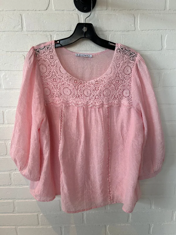 Lightweight fabric Top 3/4 Sleeve By Figuero & Flower In Pink, Size: Lp