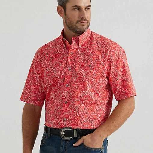 Relaxed shirt Wrangler Men's George Strait S/S Button Down Shirt in Fiesta Red Paisley